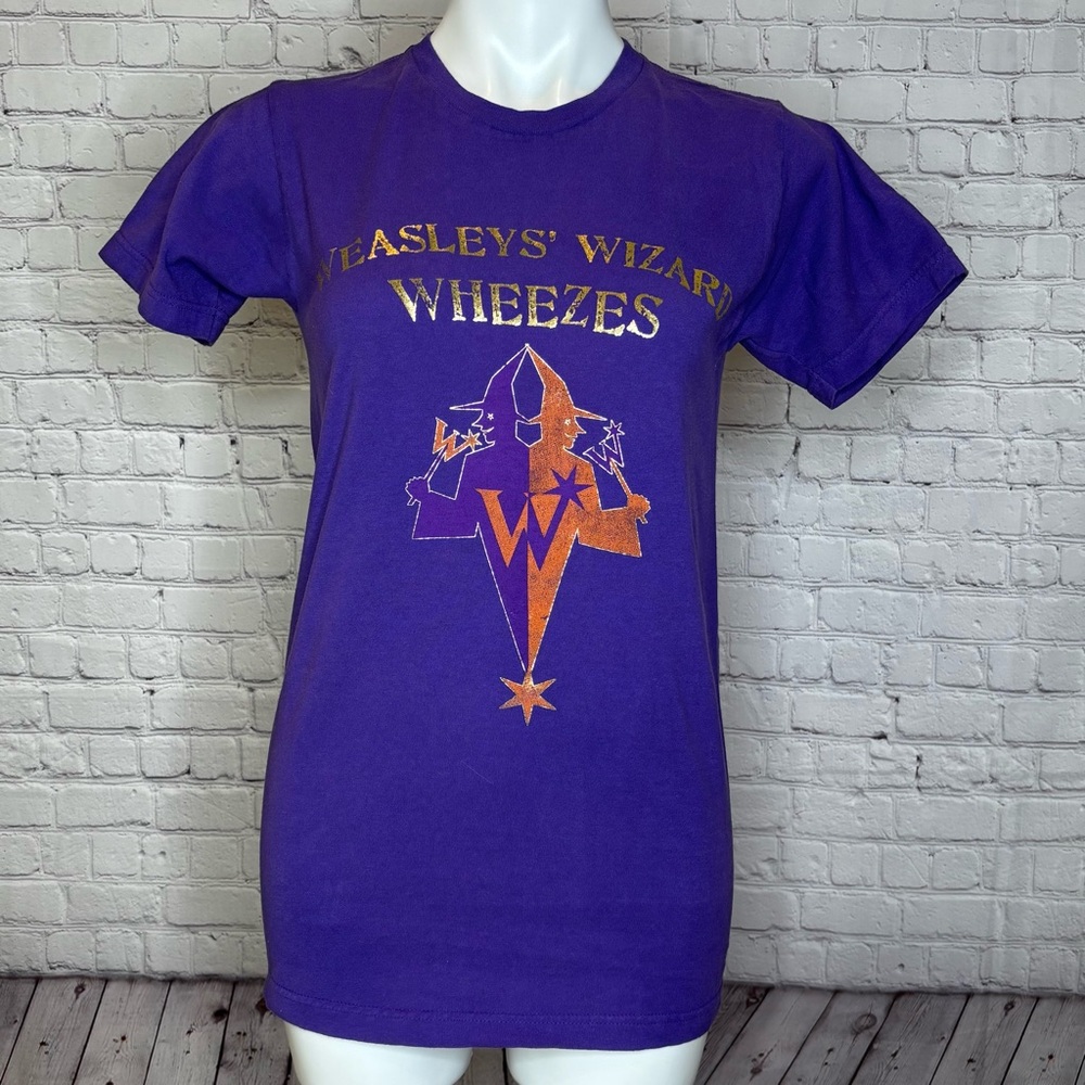 Harry Potter Purple Tee w/ Orange and Gold Graphic Weasleys Wizard Wheezes Sz S